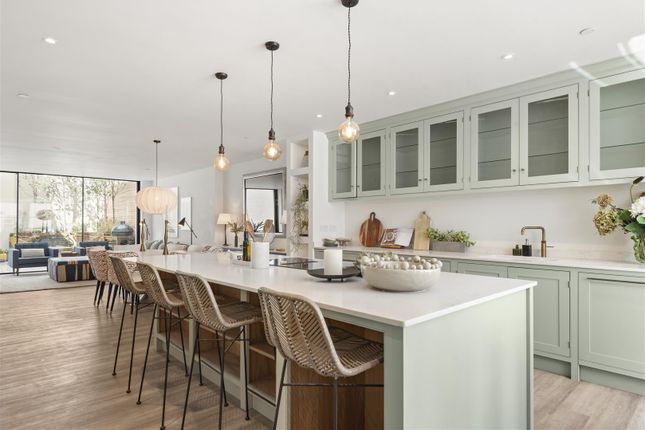106, Lakeside Road, London photo 4