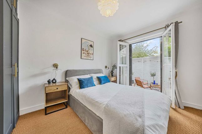 Flat 2, 36, Oakley Street, London photo 4