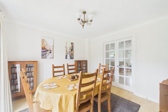 4, Poyle Gardens, Bracknell photo 4