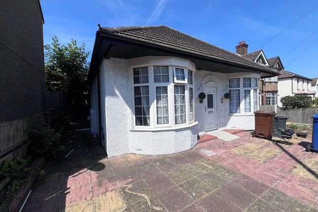 Thumbnail Bungalow to rent in Southend Road, Grays