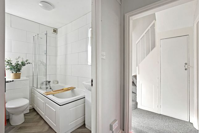 Flat for sale in Kingsdown Road, London