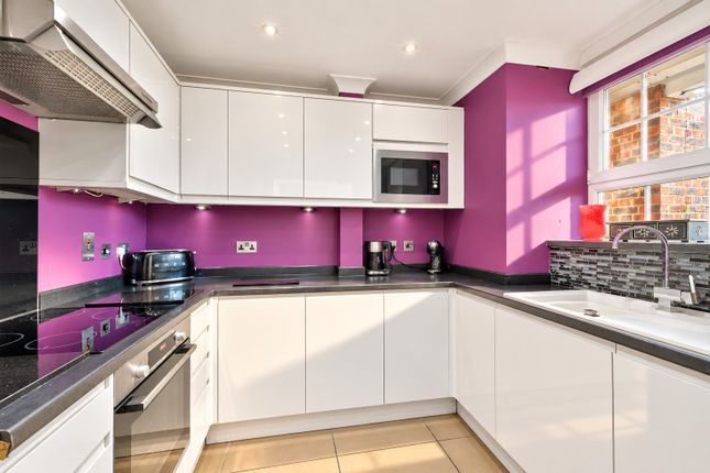 Flat 24, Lycette House, New Park Road, London photo 2