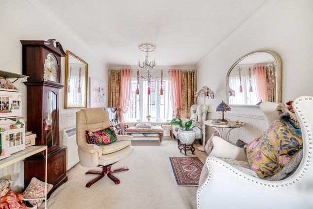 28, Nightingale Lodge, Cowper Road, Berkhamsted photo 3