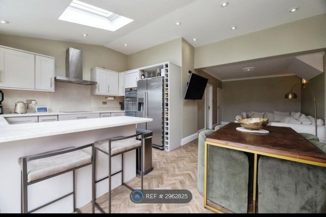 Pettits Lane, Romford photo 5