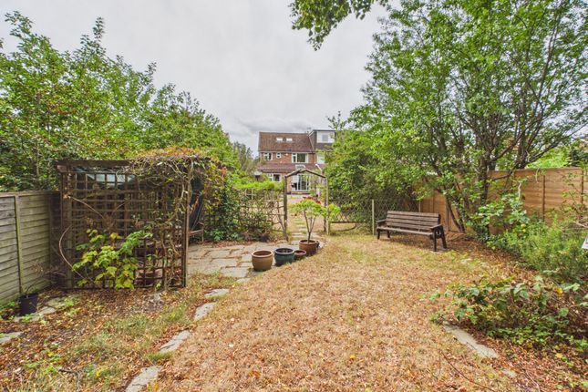 68 Westwood Drive, Amersham photo 3