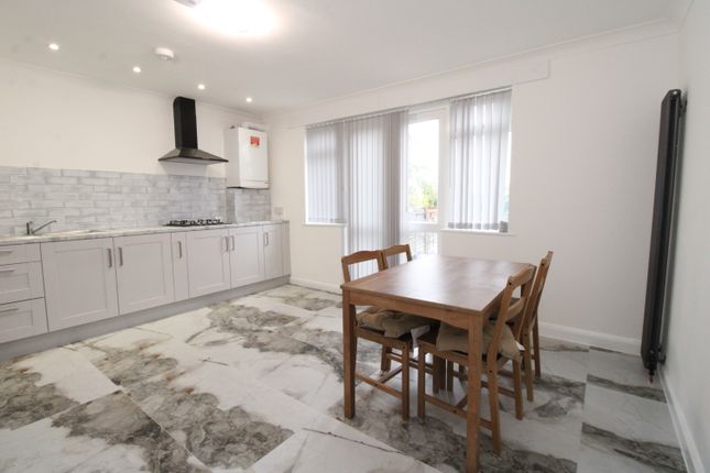 ROOM 4, 146, Gardenia Avenue, Luton photo 3