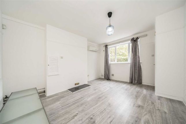 312, Westhorne Avenue, London photo 2