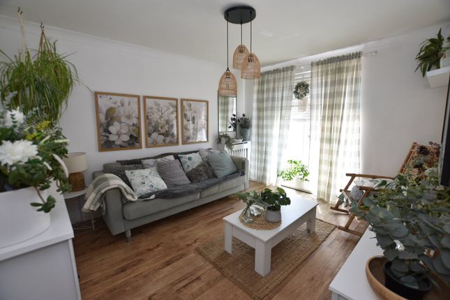 8, Cayforth, Redruth photo 5