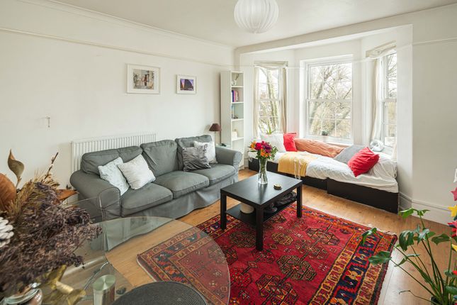Flat 32 Newark House, Loughborough Estate, London photo 3