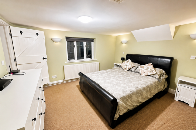 1 Park Cottage, The Oaks, Ruislip photo 3
