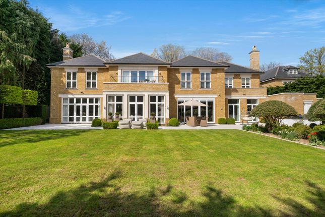 12, Eaton Park, Cobham photo 2