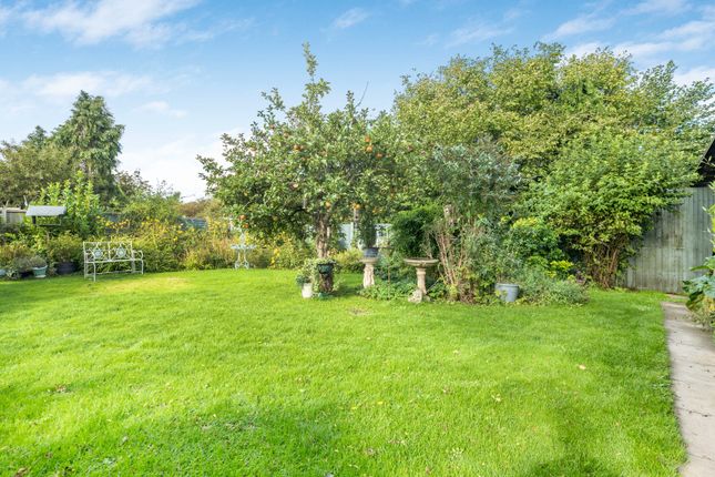 7 Rosliston Road South, Drakelow, Derbyshire photo 3