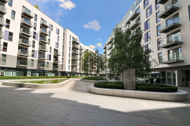 Thumbnail Flat to rent in Saffron Central Square, Croydon