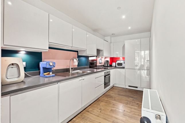Flat 309, London photo 4