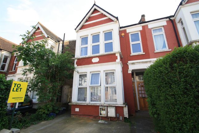 Flat to rent in Claremont Road, Westcliff-On-Sea