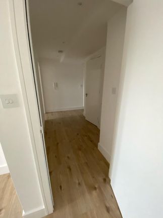 Flat to rent in Midland Road, Luton