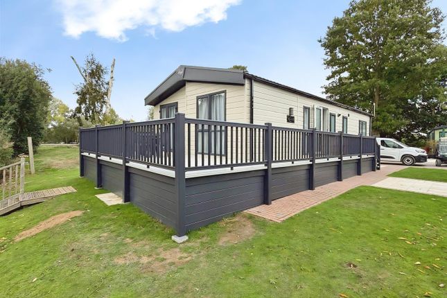 2-bed caravan on Regal Harlington, 7 Lakes Country Park, Scunthorpe, £181,000