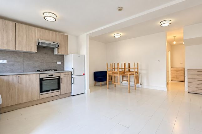 56, Linley Crescent, Romford photo 3