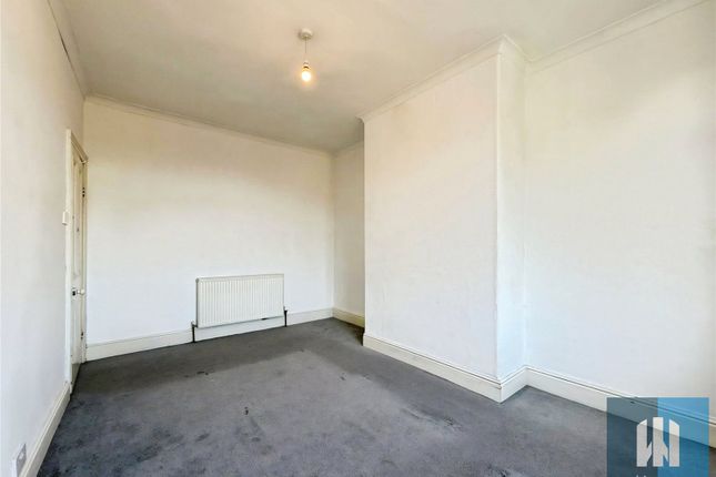 9, Cowcliffe Hill Road, Huddersfield photo 5