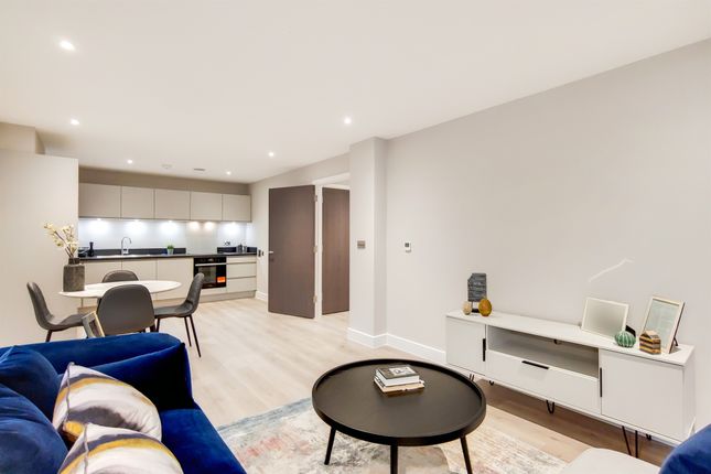 Thumbnail Flat for sale in Vauxhall Street, London