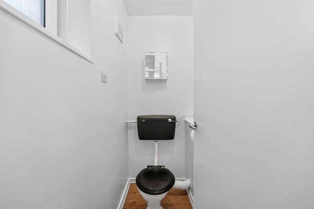 132, Keevil Drive, London photo 4