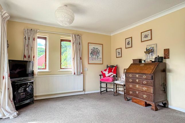 43, Essex Way, Sonning Common photo 2