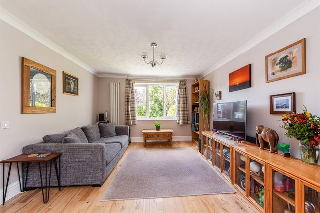 Valley Park Drive, Clanfield photo 3