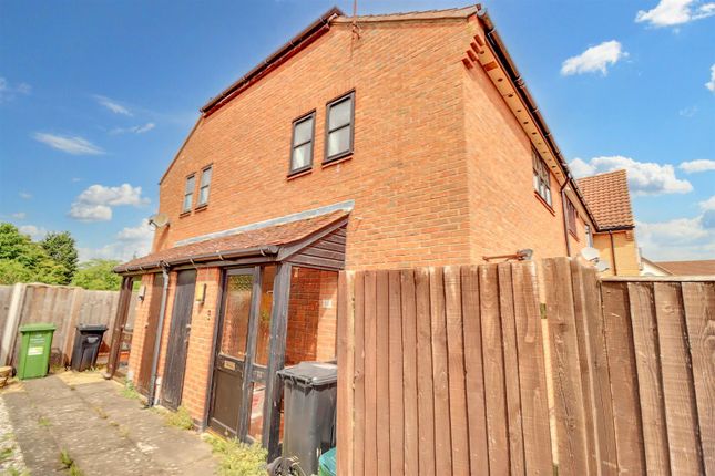 1-bed house on 11, St Omer Close, Wickford, £240,000
