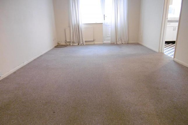 32, Aspen Gardens, Poole photo 2