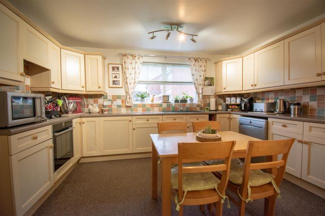 22, Hopton Close, Ripley photo 4