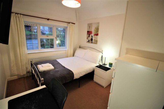 Room to rent in En Suite- Room 6, Pewley Way, Guildford