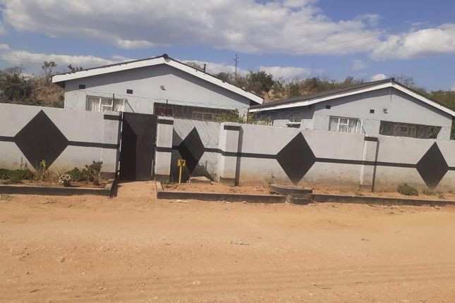 Thumbnail 3 bed apartment for sale in Mbizo 9 Extension, Kwekwe, Zimbabwe