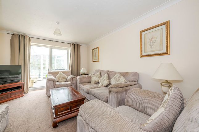 12, Saunders Close, Uckfield photo 2