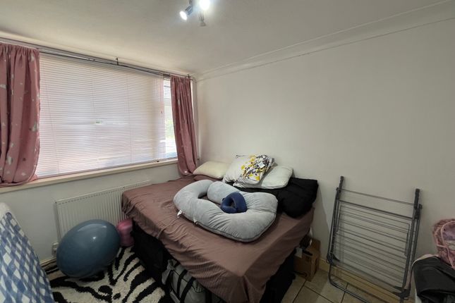 32, COVENTRY photo 5