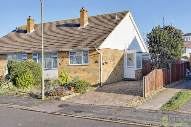 2-bed bungalow on 18 Lyndhurst Close, Hayling Island, £300,000