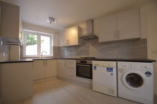 227, Fernside Avenue, Feltham photo 2