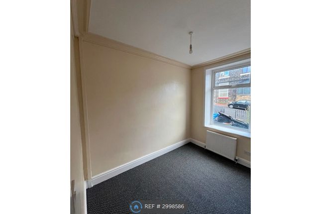 Flat, Walton St, Colne photo 5