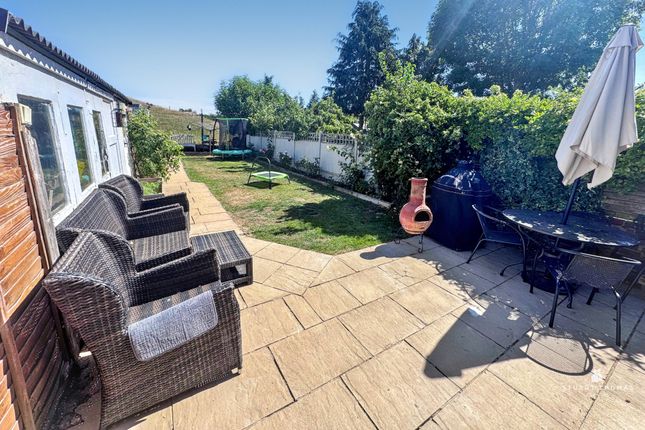 16, Prestwood Drive, Thundersley photo 4