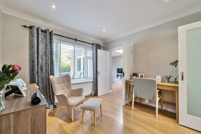 Ewemove Harrogate Snug Or Dining Room
