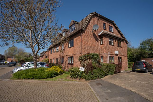 Flat for sale in Dormer Close, Aylesbury