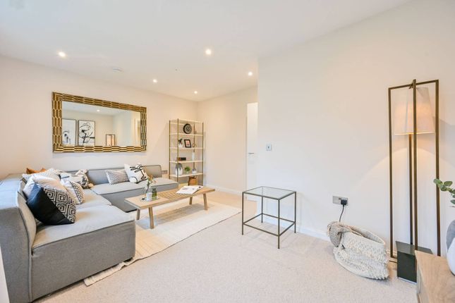 Property for sale in Kings Avenue, Clapham Park