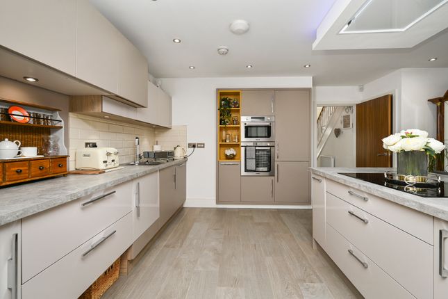 83, Shiel Hall Crescent, Rosewell photo 2