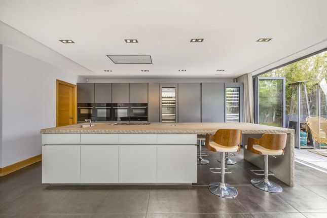 257, Salmon Street, London photo 2