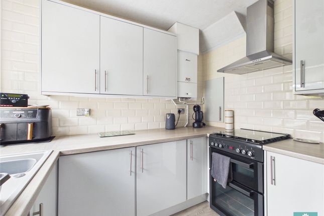 11, Crossbank Avenue, Lees photo 3