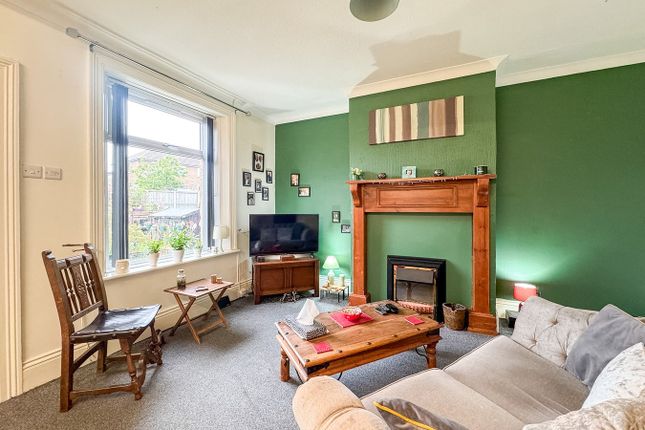 13, Victoria Place, Holmfirth photo 3