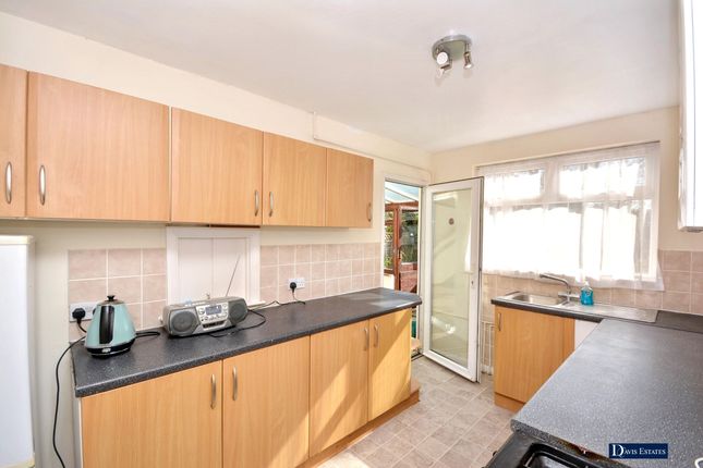 112 Shepherds Hill, Romford photo 3