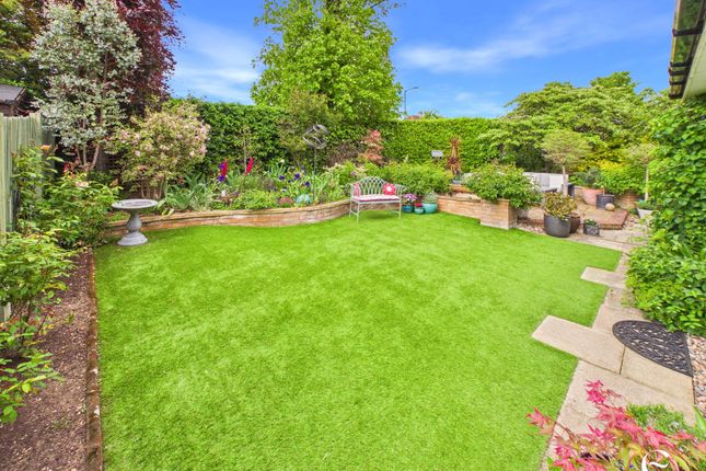 26 Priory Gardens, Stamford photo 3
