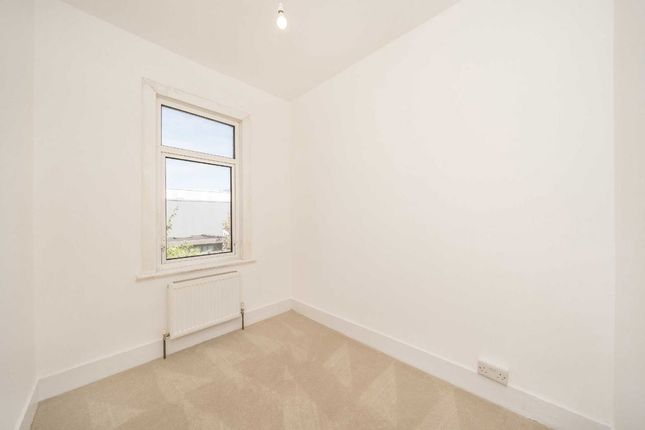 82, Manor Grove, Richmond photo 4