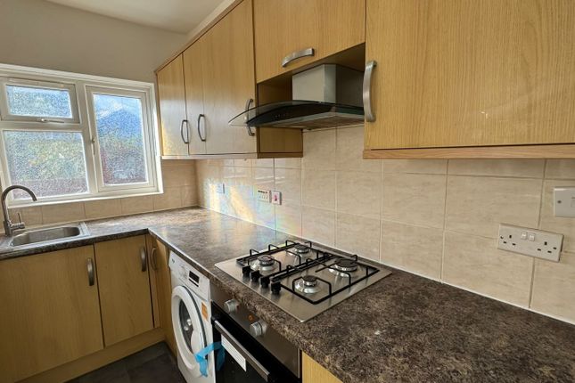 30 Clifton Road, Slough photo 2