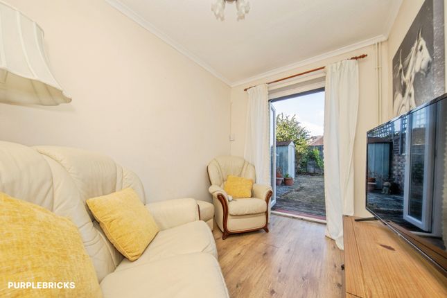 16, Smythe Close, Clacton-on-Sea photo 4